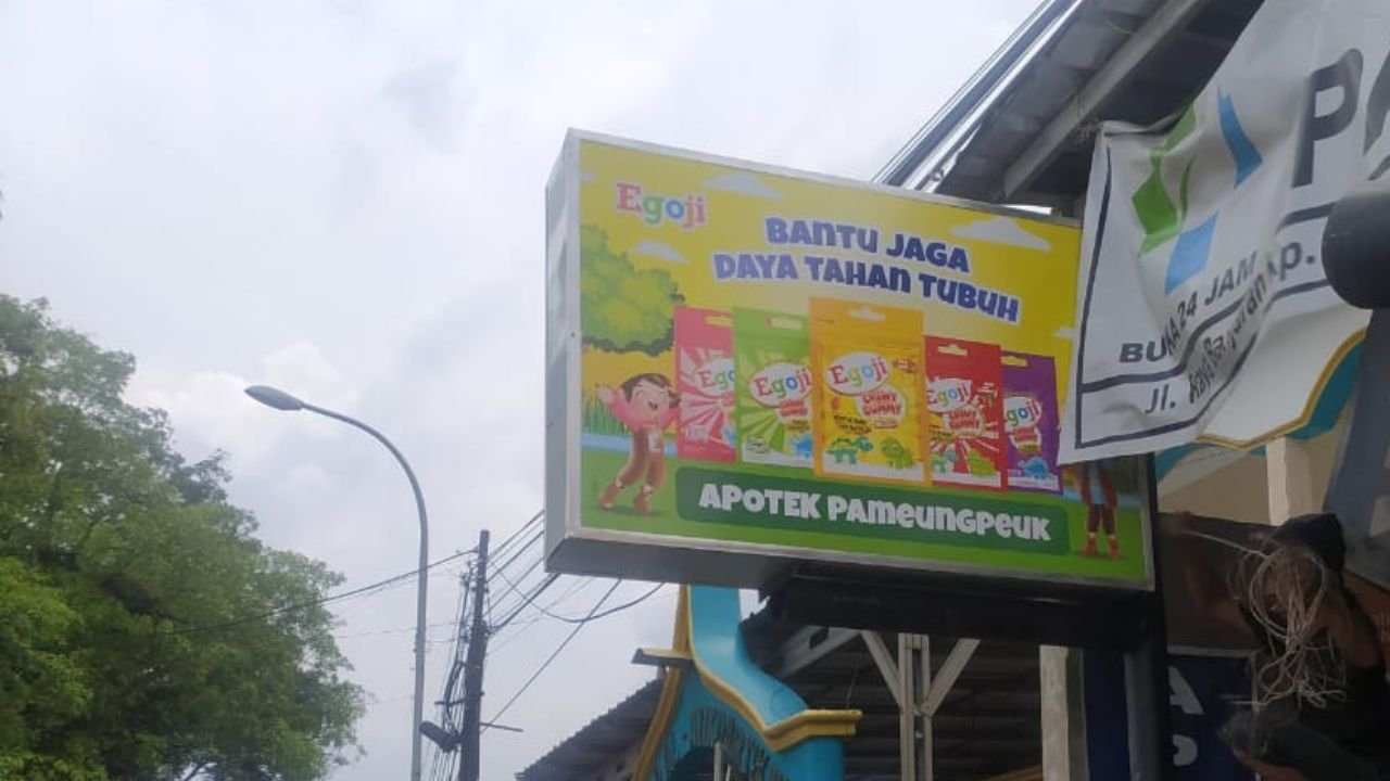 Harga Termurah Pembuatan dan Pasang Neon Box Apotek di Bandung