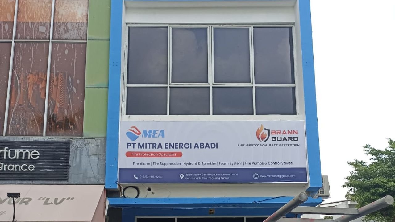 Harga Termurah Produksi Pasang Papan Nama 1 Sisi Ukuran 425 x 140 cm di Tangerang