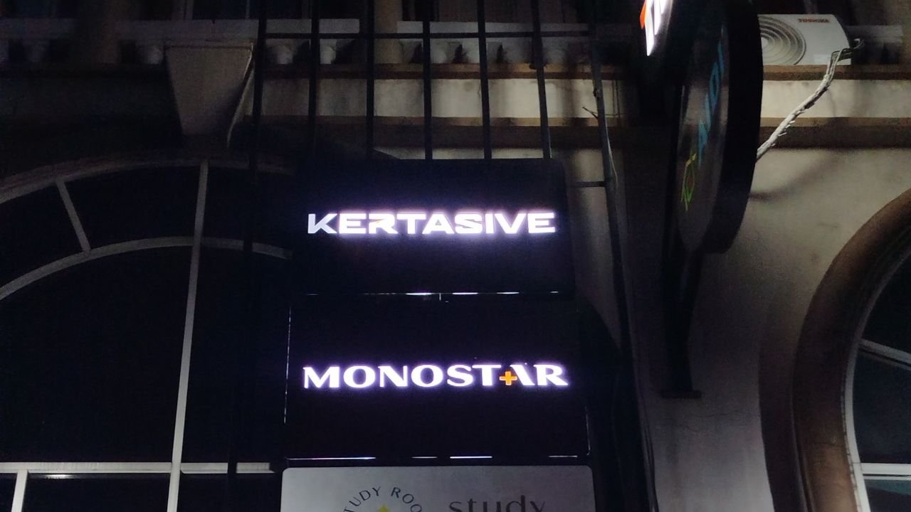 Pesan Jasa Revisual Neon Box Tangerang